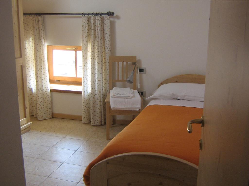 Taxus Hostel Pieve Tesino Habitación foto