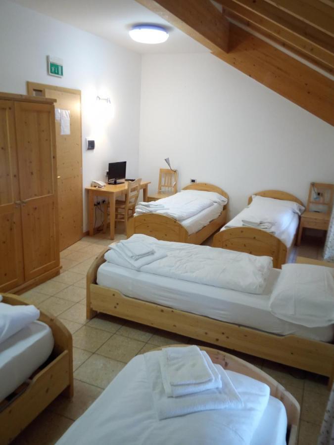 Taxus Hostel Pieve Tesino Exterior foto